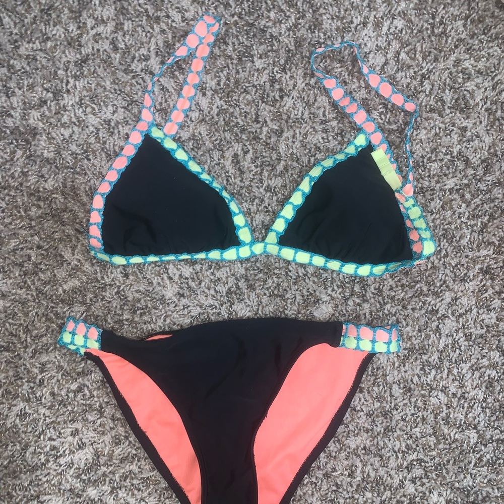 Super cute bikini set!💗